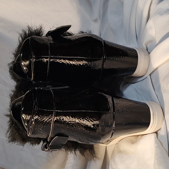 Linea Paolo patent leather and faux fur wedge sneaker - Picture 5 of 7